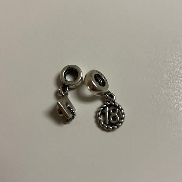 2 IN 1 GRAD HAT AND 18 PANDORA CHARM SET - Picture 1 of 3